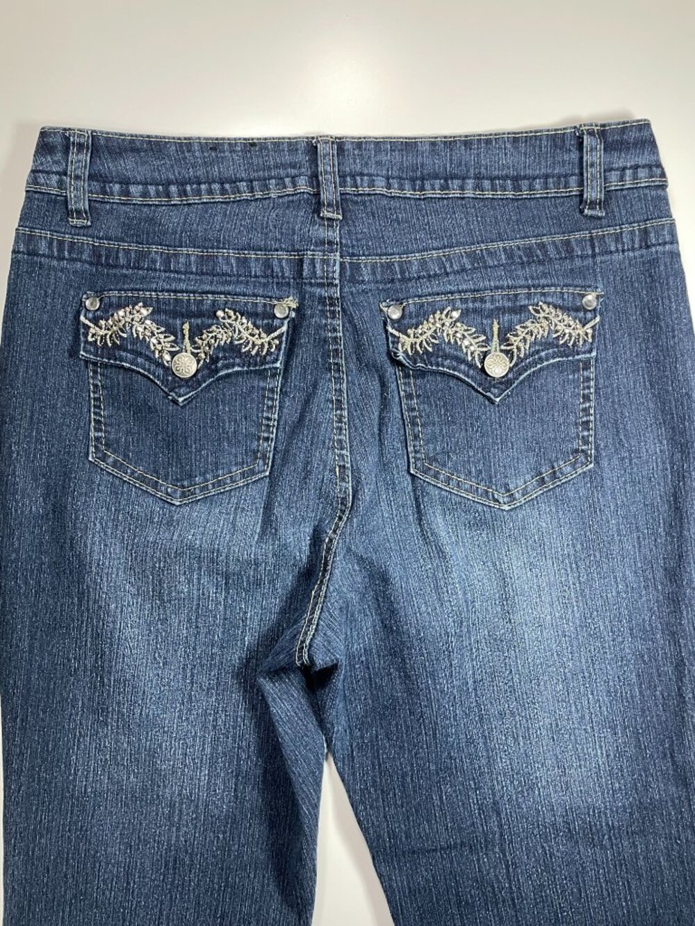 Roz & Ali Women’s Embroidered Beaded Jeans Size 10 Wide Leg Dark Wash Excellent - Picture 2 of 16